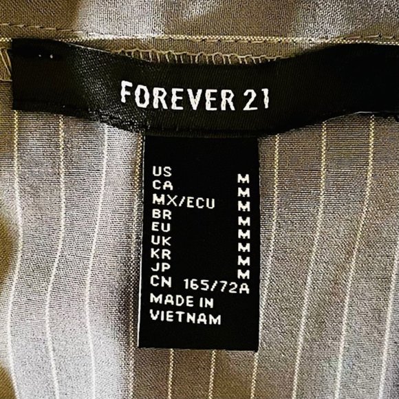 Forever 21 Pinstriped Pleated Mini Skirt in Gray/White (M) New With Tags - Picture 9 of 10